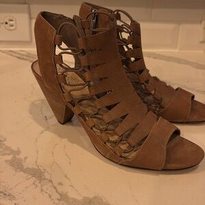 Vince Camuto size 8m size 38. Never worn. Excellent condition.